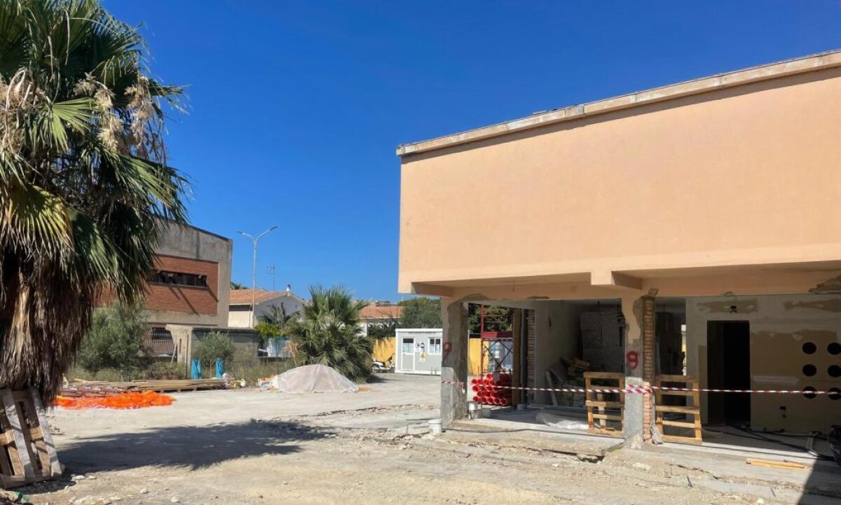 "Agenda Urbana", sopralluogo nel cantiere per il nuovo centro anziani: lavori vanno avanti - 