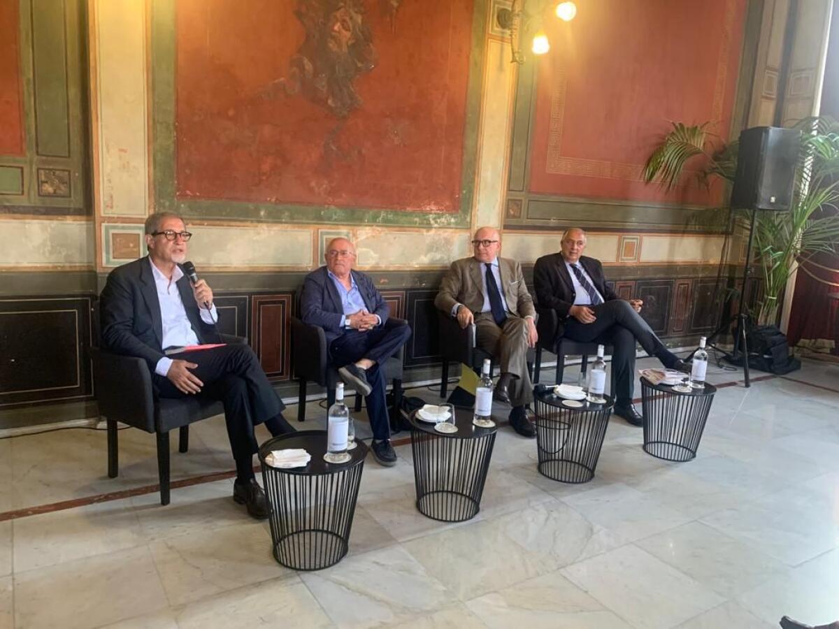 Musumeci presenta il libro “La Sicilia bombardata” e invita a riflettere sulla pace - 