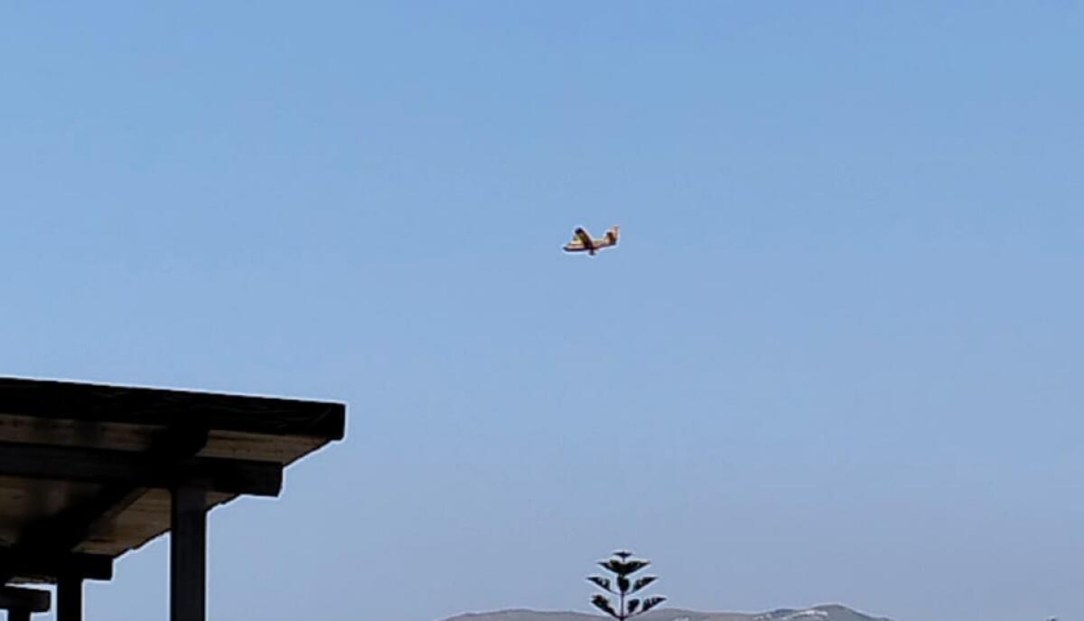 Incendi nel territorio, anche un Canadair in volo - 