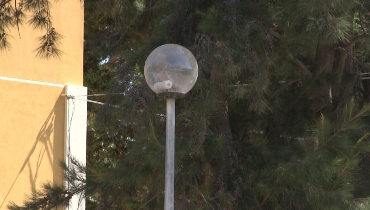 Ancora vandali in azione alla pista ciclabile, raid continui da mesi - 