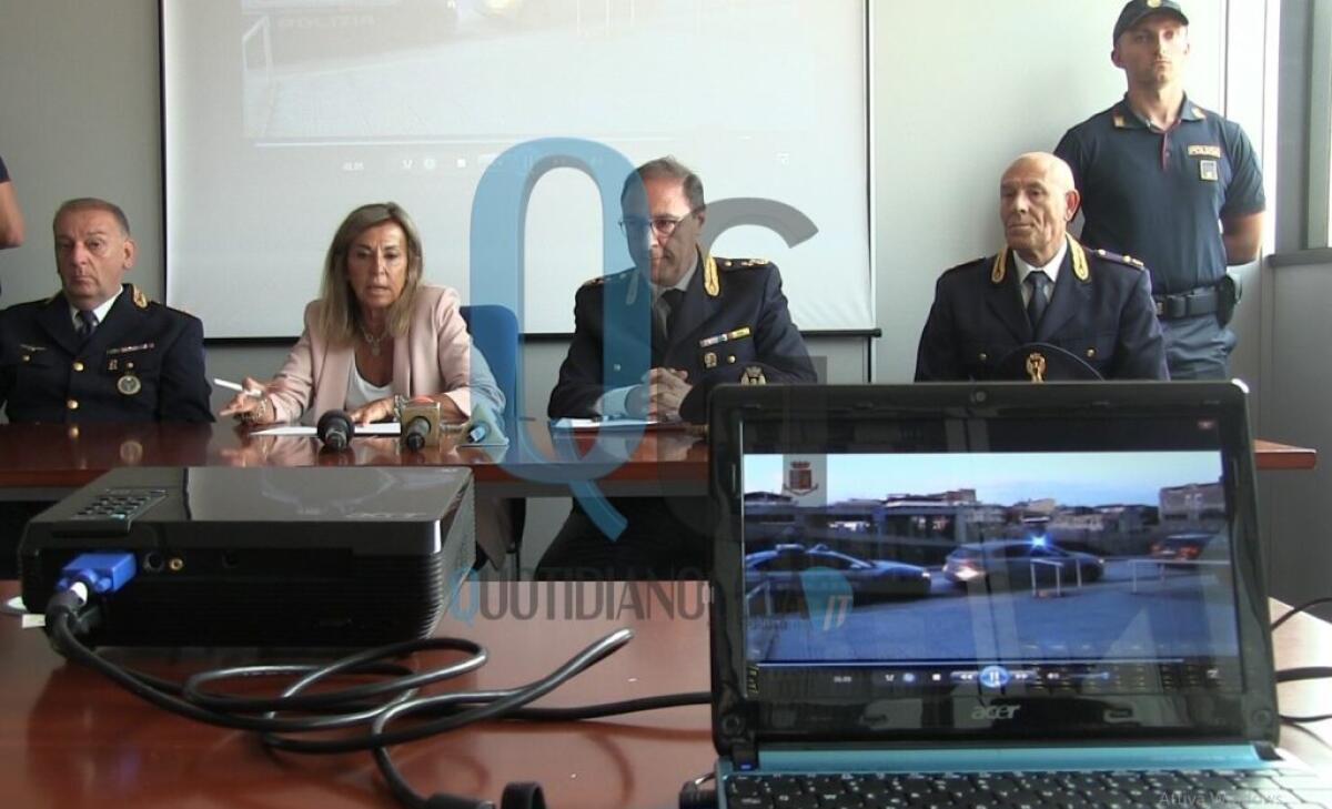 Incendi, vertice con procura: "Videosorveglianza essenziale e trend diminuisce, spesso in contesti mafiosi" - Il procuratore Musti e i dirigenti di polizia