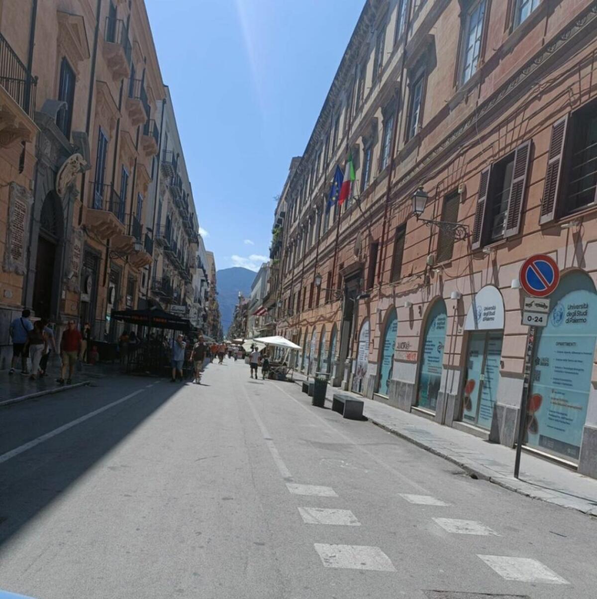 Palermo, più controlli nel centro storico, via le bancarelle abusive. Carta “Nei prossimi giorni si riunisce task force” - 