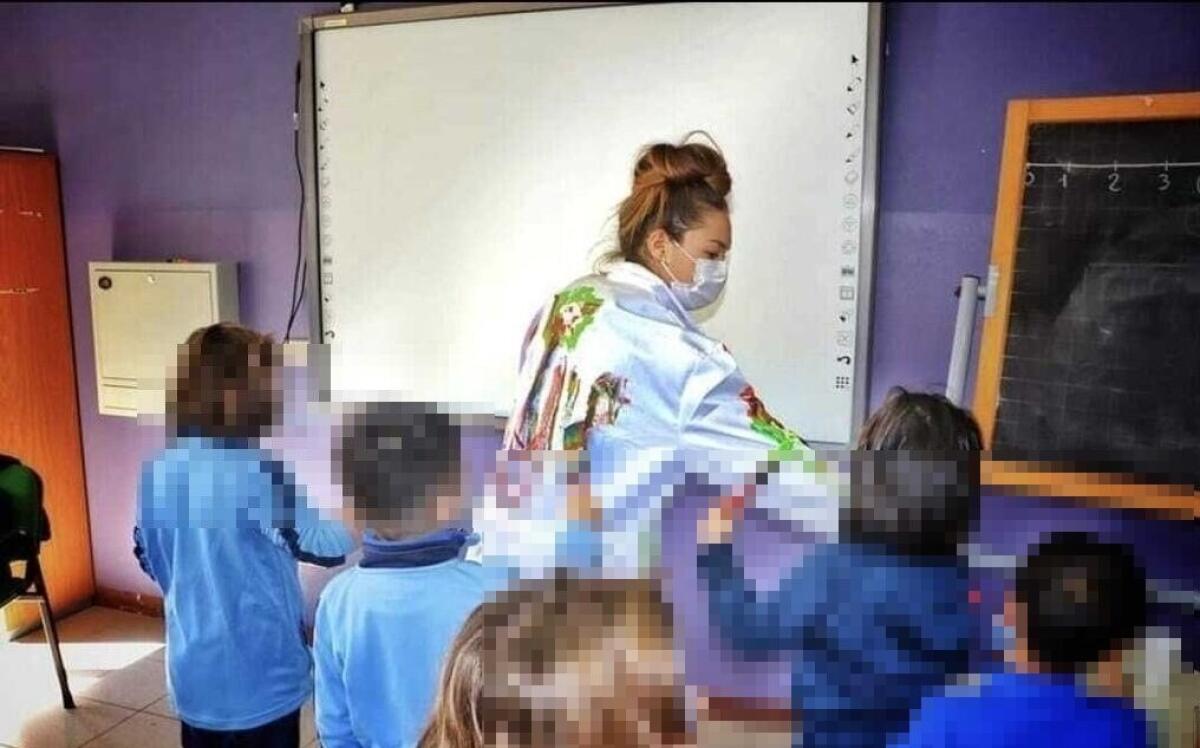 "Ti chiedo scusa se non ci sarò...", sostegno senza continuità: lettera aperta di un'insegnante - Denise Romano durante le attività in classe