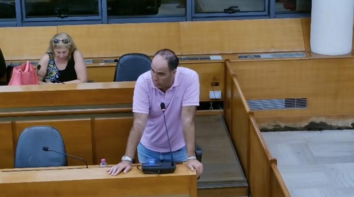 Variazione Asacom passa con i voti del centrodestra, protesta per l'assenza del dirigente - Il consigliere Sincero in aula 