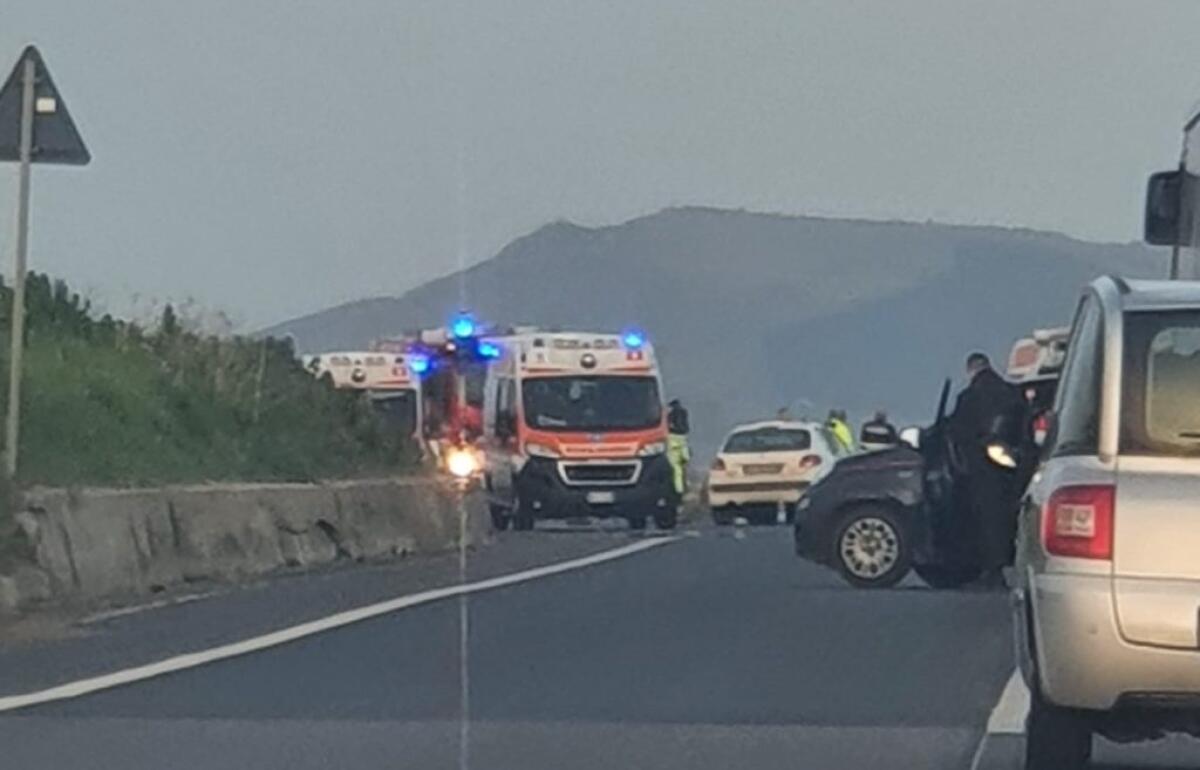 Incidente sulla Gela-Catania, auto coinvolte: violento schianto alle porte della città - Immagini di repertorio