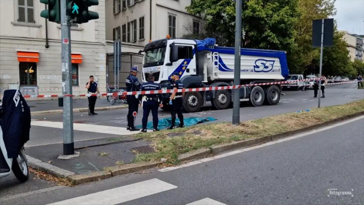 Milano, ciclista 28enne travolta da un camion in Porta Romana - 