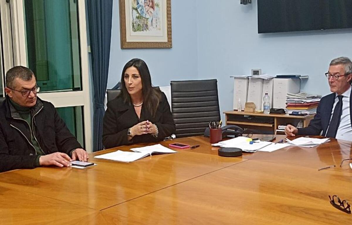 Progetti e variazioni di bilancio, nuovo tavolo con i revisori: tanti punti da approfondire - Il sindaco Greco e gli assessori Morselli e Liardi