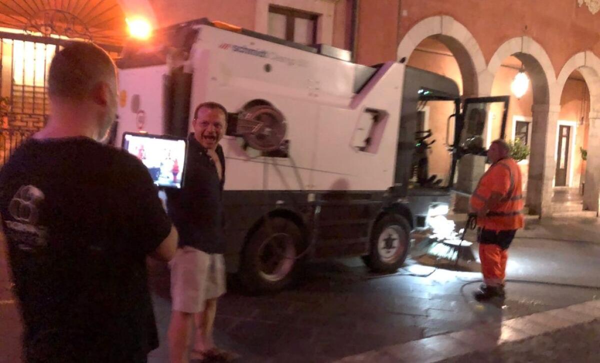 Rifiuti, modello Taormina? Per De Luca è "una truffa": "Presenteremo esposto contro Tekra" - De Luca durante i controlli