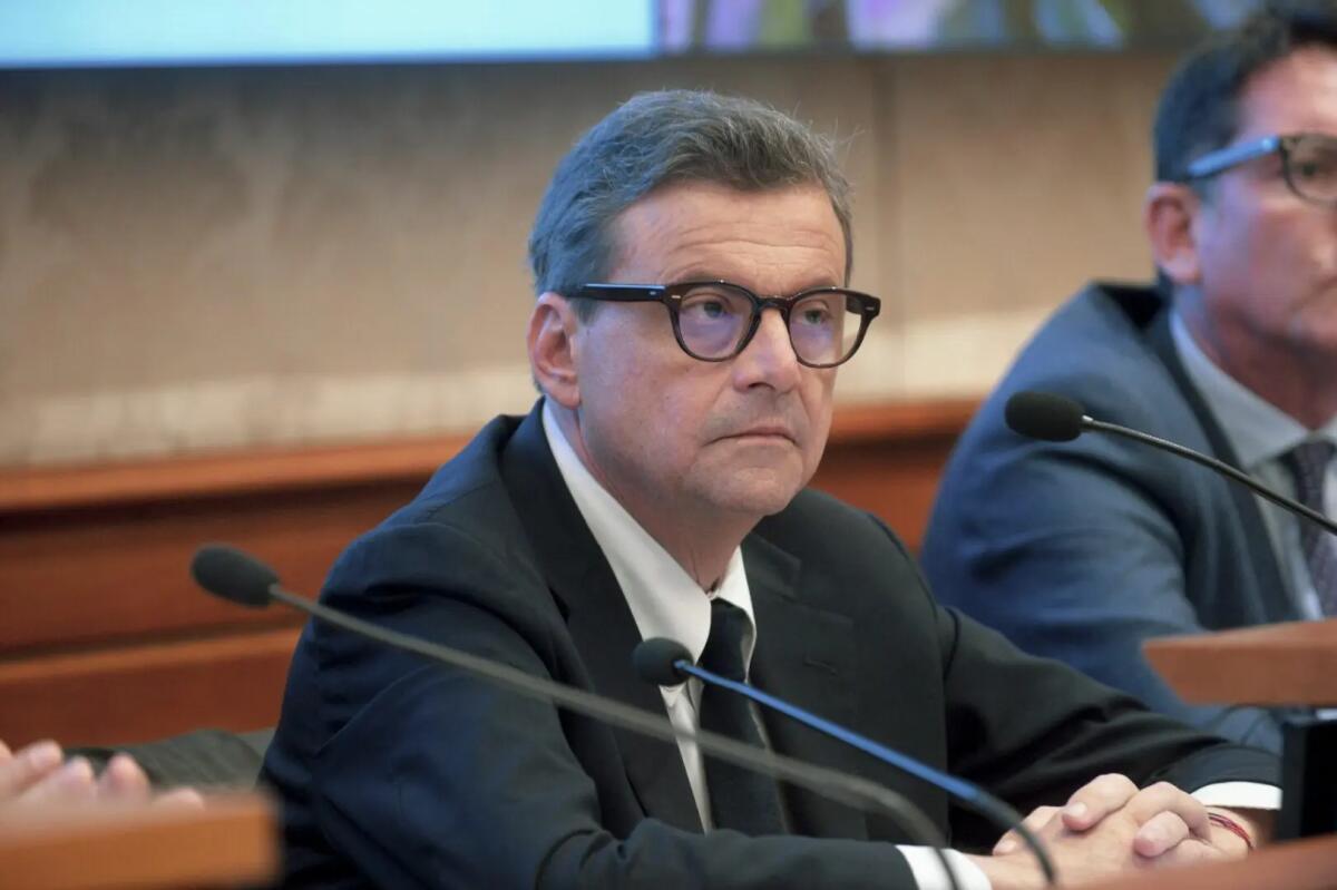 Calenda “Stop bandierine sul salario minimo, serve spirito costruttivo” - 