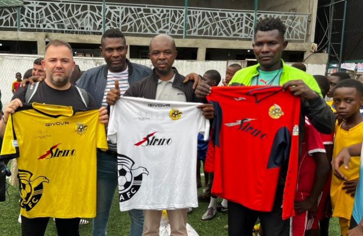 La fondazione "Forever Ministry" dona le maglie del Gela ai bambini del Congo - 