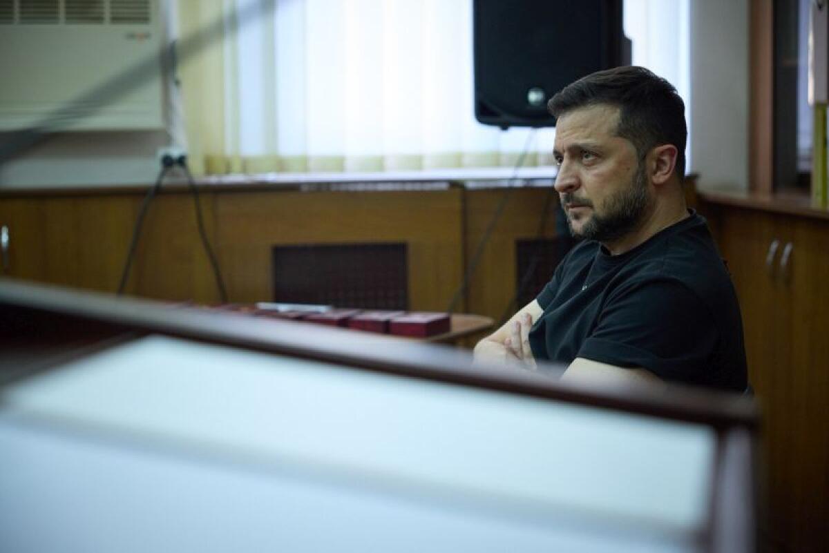 Zelensky, confronto con il ministro degli Esteri turco su pace e grano - 