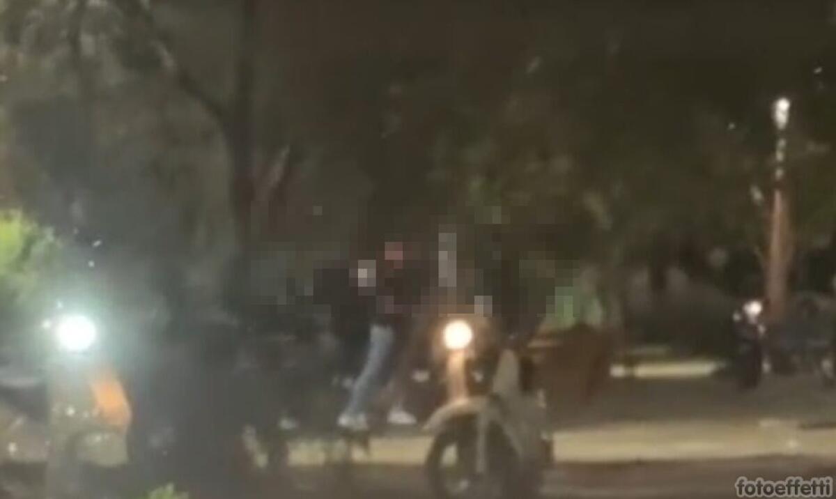 Violenza fine a sé stessa, parco giochi ancora devastato da giovanissimi - 