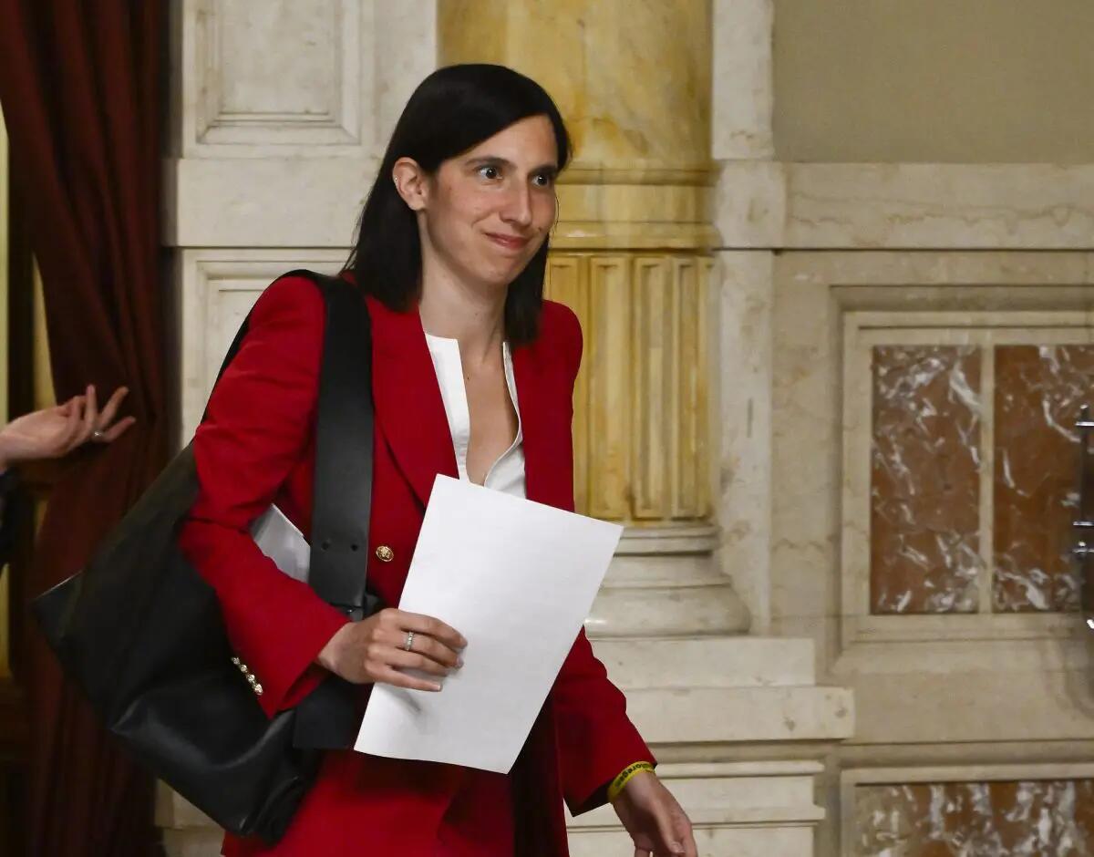 Migranti, Schlein “Decreto del Governo costituisce reato di solidarietà” - 