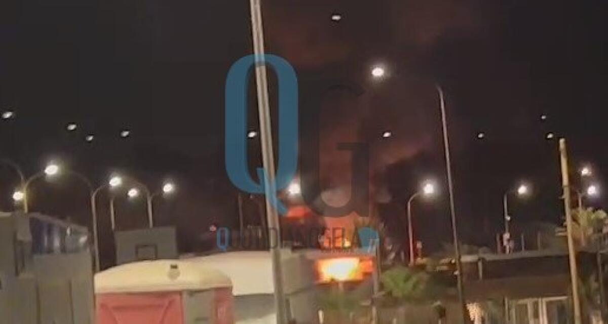 Un'auto in fiamme sul lungomare, rogo la scorsa notte - 