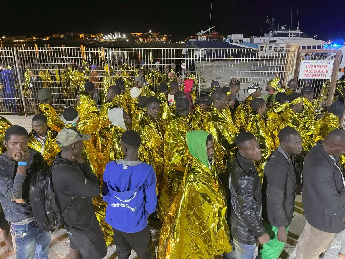 Un’altra notte di sbarchi di migranti a Lampedusa - 