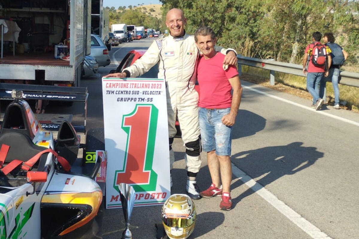 Coppa Nissena, Gianni Carfì vince e si laurea campione italiano nella Tmss - Nella foto: Il campione Gianni Carfì e il suo meccanico Fabrizio La Malfa.