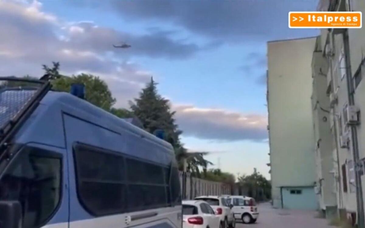 Blitz interforze al “Parco Verde” di Caivano, impegnati 400 uomini - 