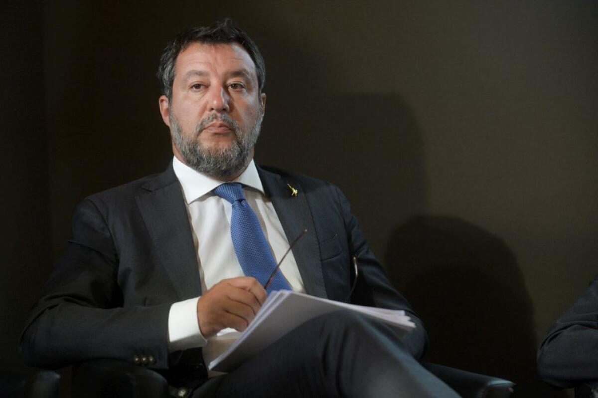 Salvini “Più sanzioni per chi usa il cellulare alla guida” - 