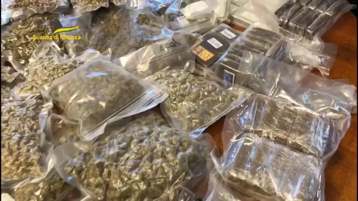 Sequestrati 120 chili di droga tra Caltanissetta e Roma, 12 arresti - 