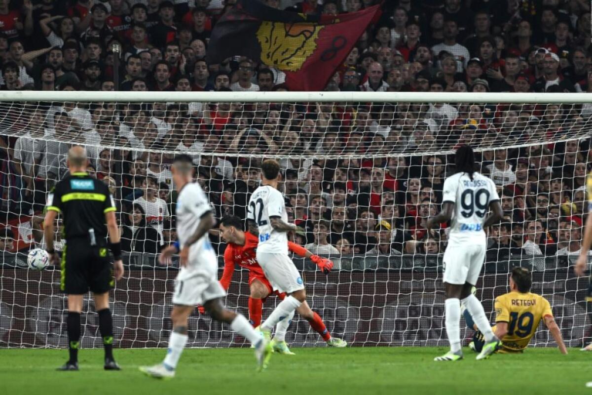 Il Napoli rimonta due gol e pareggia contro il Genoa - 