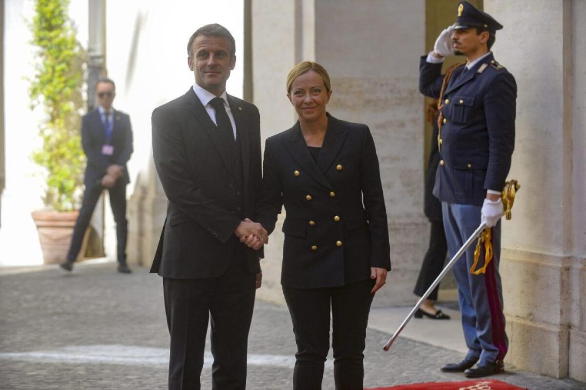 Meloni-Macron, faccia a faccia su migranti e priorità economiche Ue - 