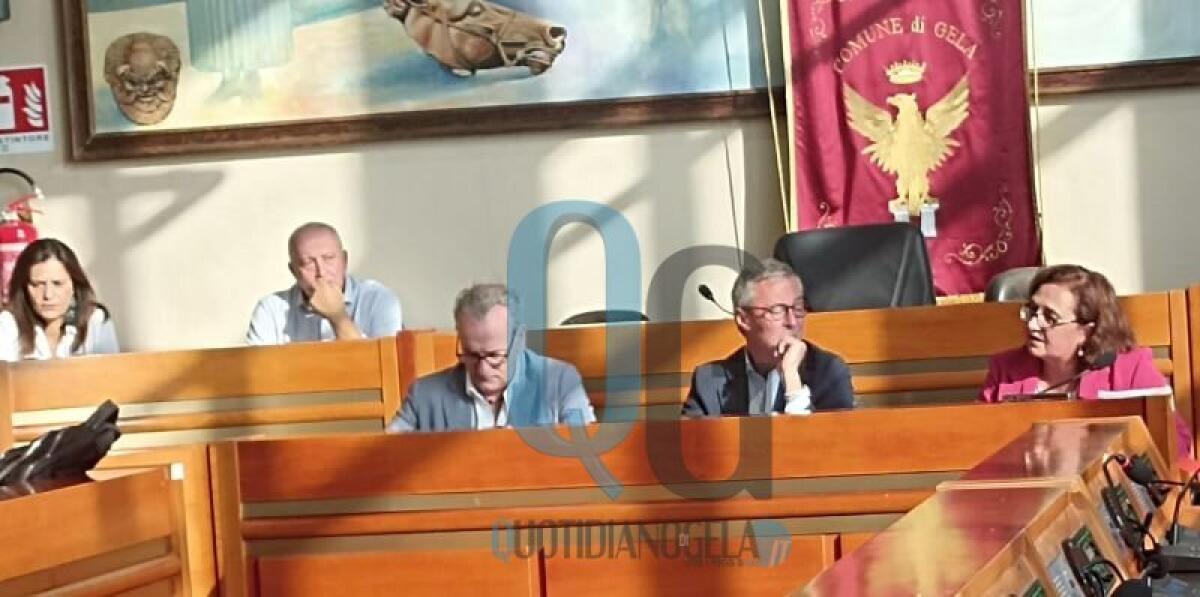 "Giochi di potere politici ostacolano Unione", Di Stefano: "Inaccettabile, statuto non applicato" - Il sindaco Greco (al centro) insieme al segretario Ferro e al primo cittadino buterese Zuccalà