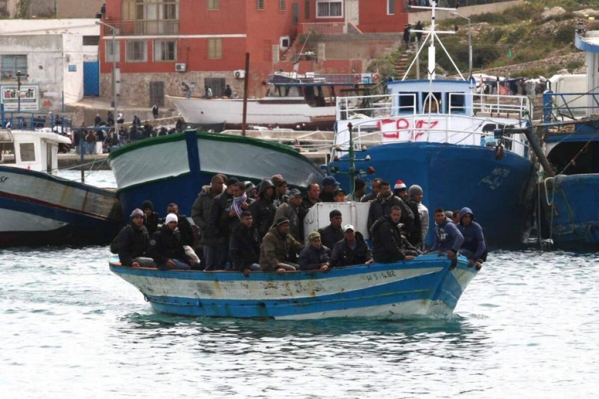 Oltre 200 migranti sbarcati nella notte a Lampedusa, 2.200 in hotspot - 