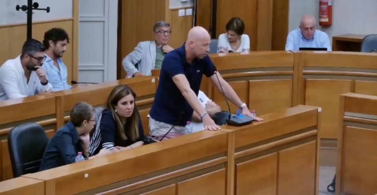 Sì a variazione per progetto lungomare, centrodestra attacca Greco: solco sempre più profondo - Consiglieri di opposizione in aula