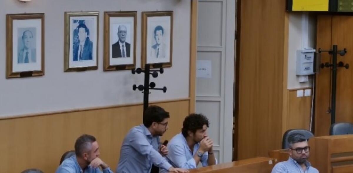 Mancano amministrazione e dirigenti, passa proposta centrodestra su debito: rinvio a lunedì - Consiglieri di centrodestra in aula