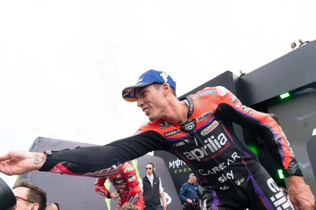 A Montmelò vince Espargaro, caduta per Bagnaia e Bastianini - 
