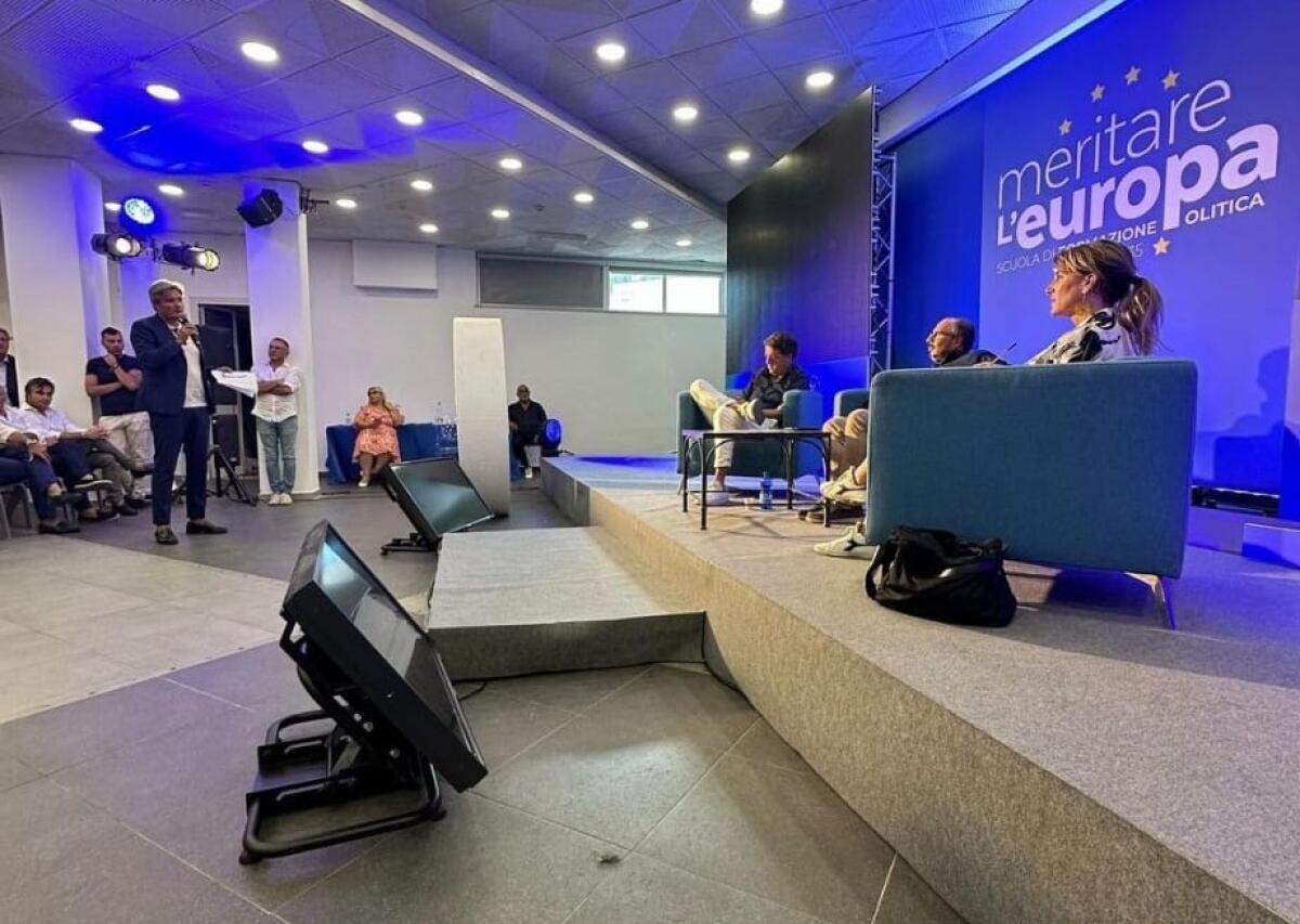 Renziani lavorano alla lista per le amministrative, confronto con i vertici in assemblea regionale - L'intervento di Maganuco all'assemblea regionale