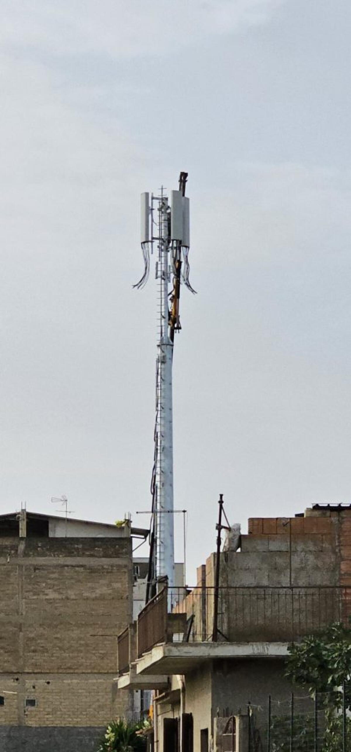 Da via Cassibile a Macchitella, residenti contro nuovi ripetitori telefonici - 