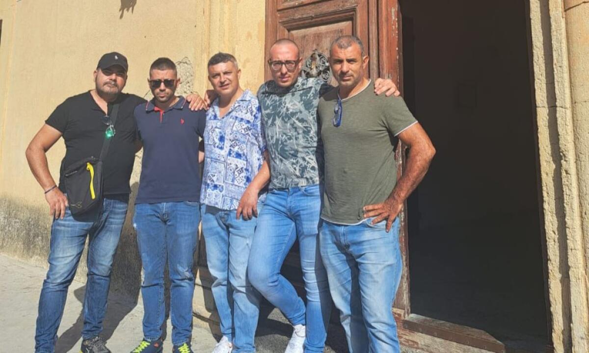 Nuovo servizio rifiuti, ex operai Tekra: "Esclusi da assunzioni" - Gli ex operai Tekra 