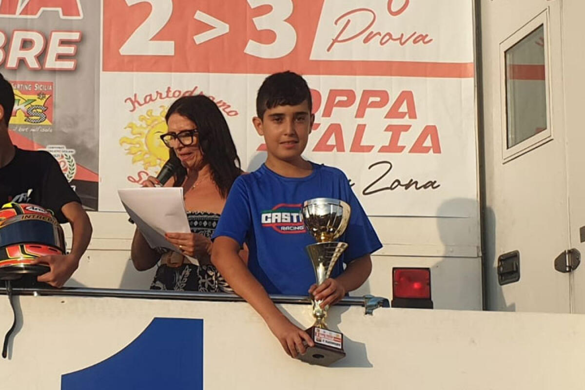 Kart, Matteo Bagnato show a Vittoria: parte ultimo e conquista il podio - Nella foto: Matteo Bagnato sul podio a Vittoria.