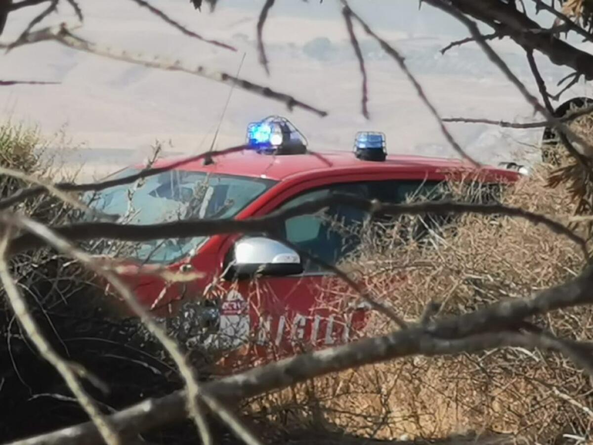 Fiamme in un tratto lungo la bretella Borsellino - 