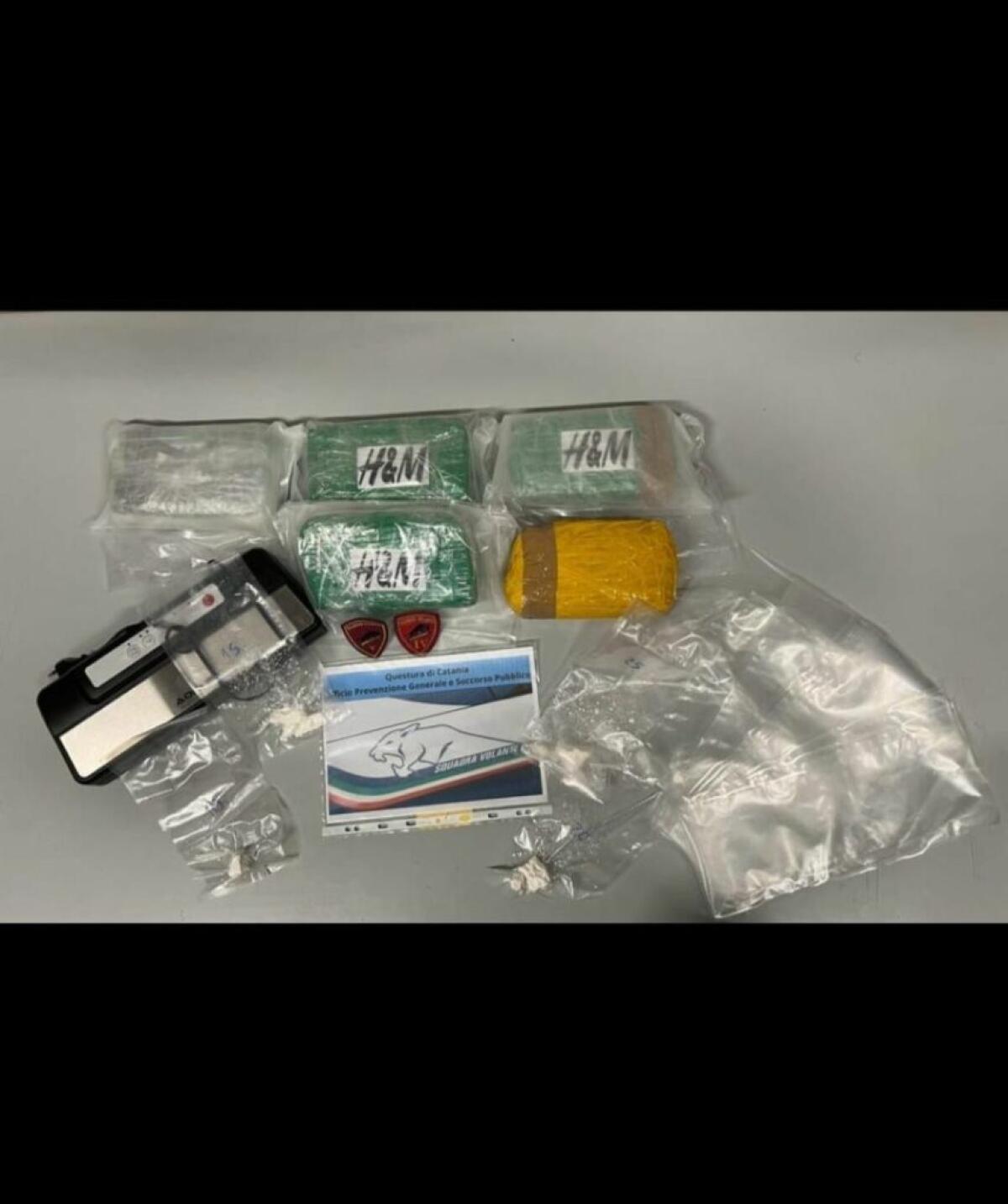 In casa con 4,8 chili di cocaina, 27enne arrestato a Catania - 