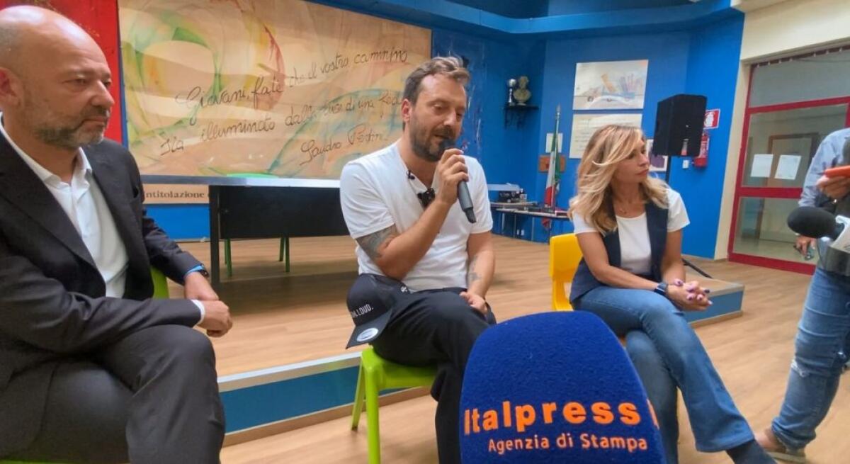 Cesare Cremonini inaugura campo sportivo della scuola “Sperone Pertini” di Palermo - 