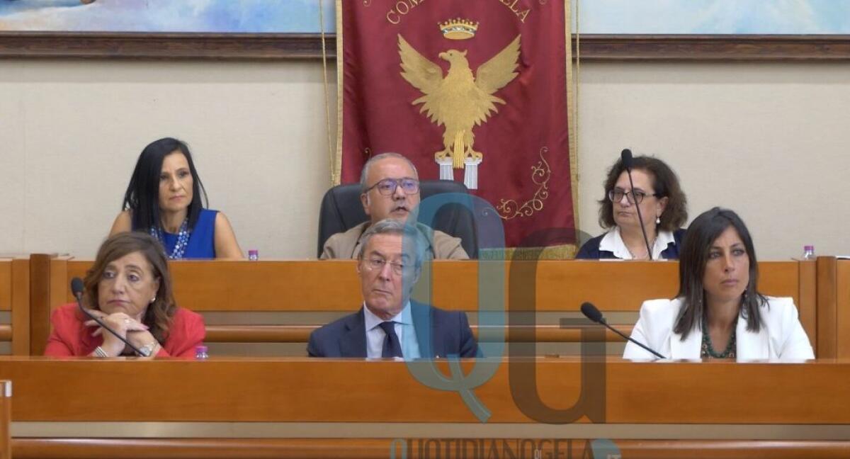 Crisi finanziaria, in consiglio nuova prova per la giunta: ci sono variazioni bocciate dai revisori - Greco, gli assessori Faraci e Morselli e il presidente del consiglio Sammito