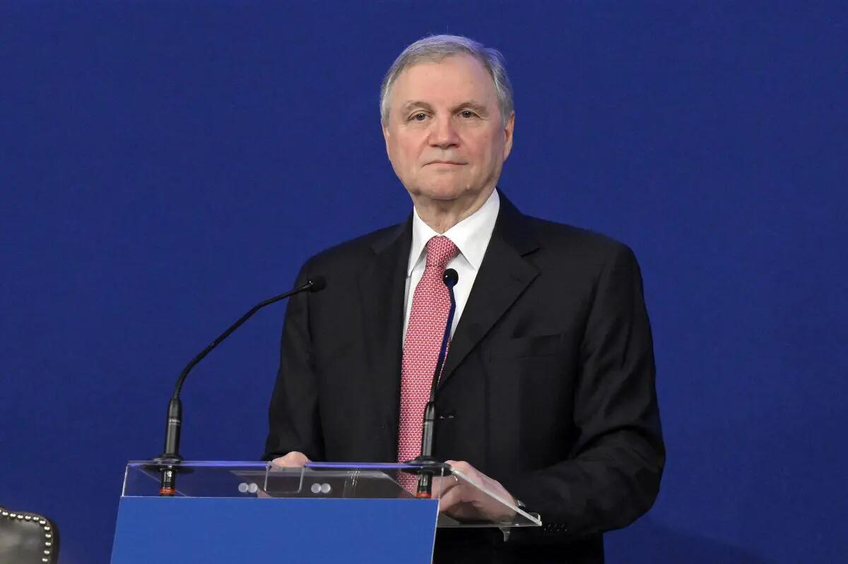 Visco “Prospettive macroeconomiche globali deboli e altamente incerte” - 