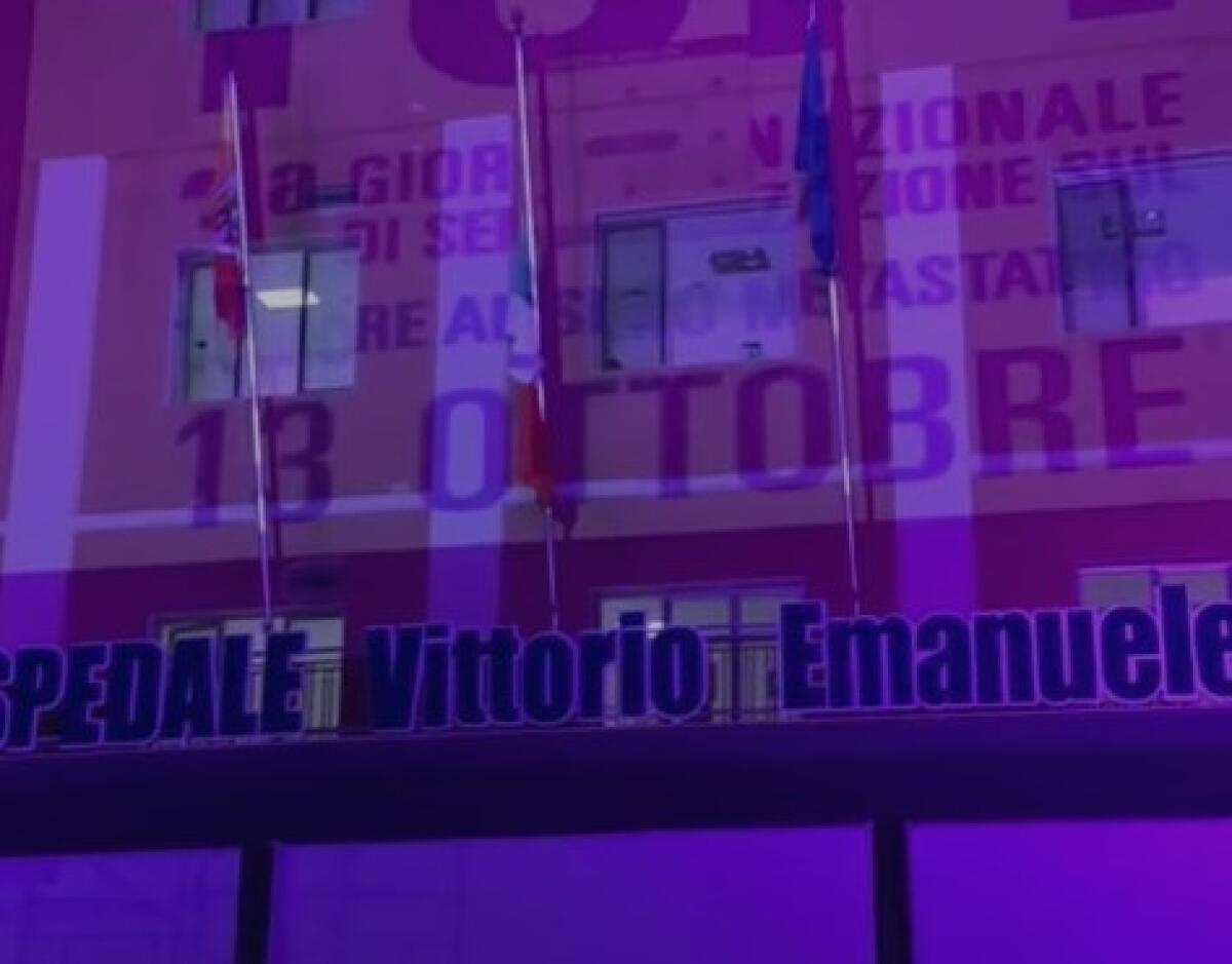 Ottobre della prevenzione contro i tumori, l'ospedale "Vittorio Emanuele" si colora di rosa - 