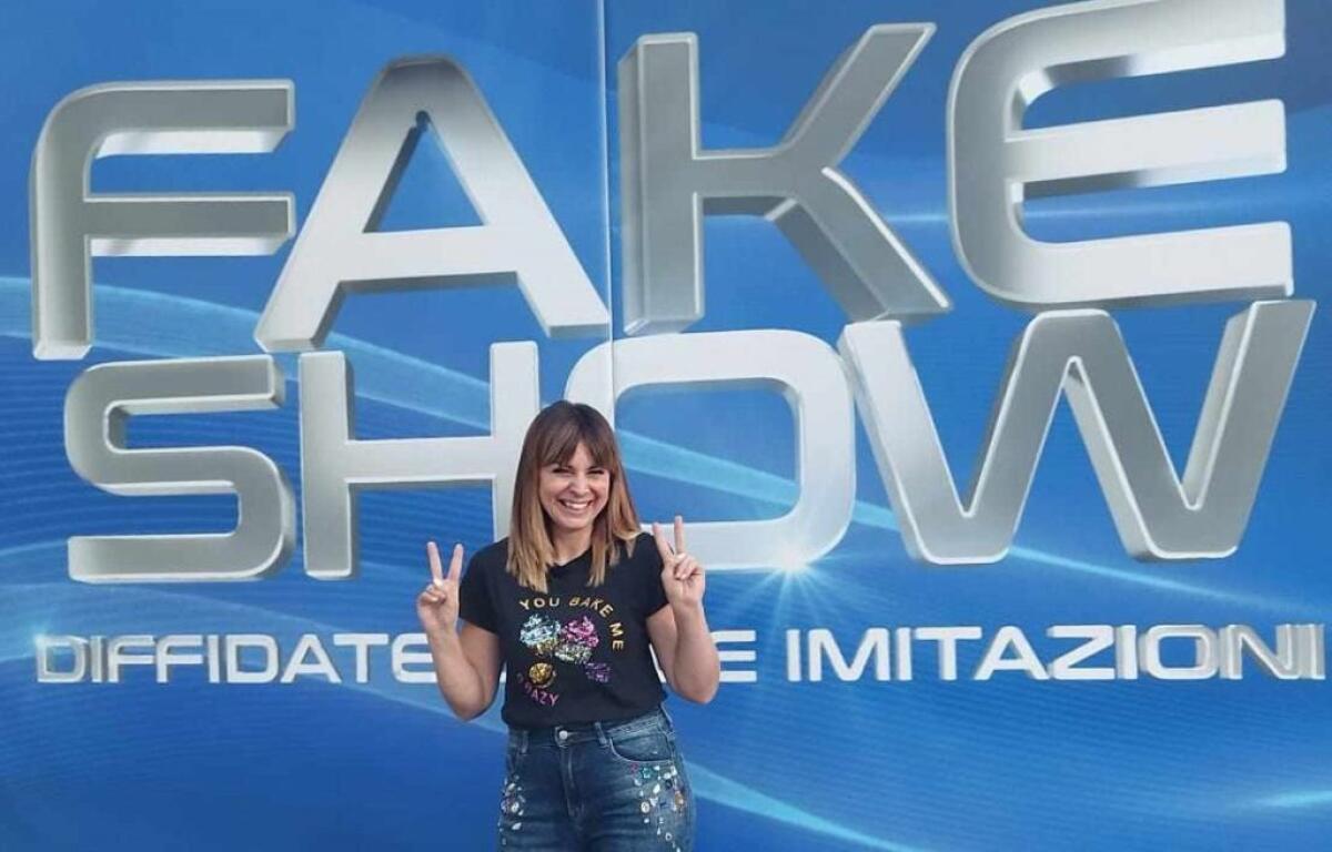 Klaudia DG, sosia di Alessandra Amoroso al Fake Show di Max Giusti - 
