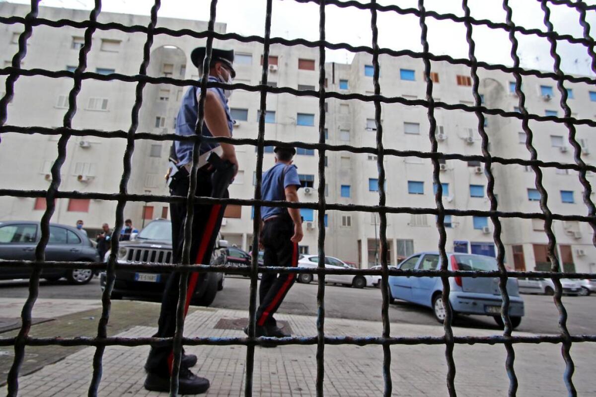 Napoli, operazione anticamorra. Arrestati 27 membri del clan Di Lauro - 