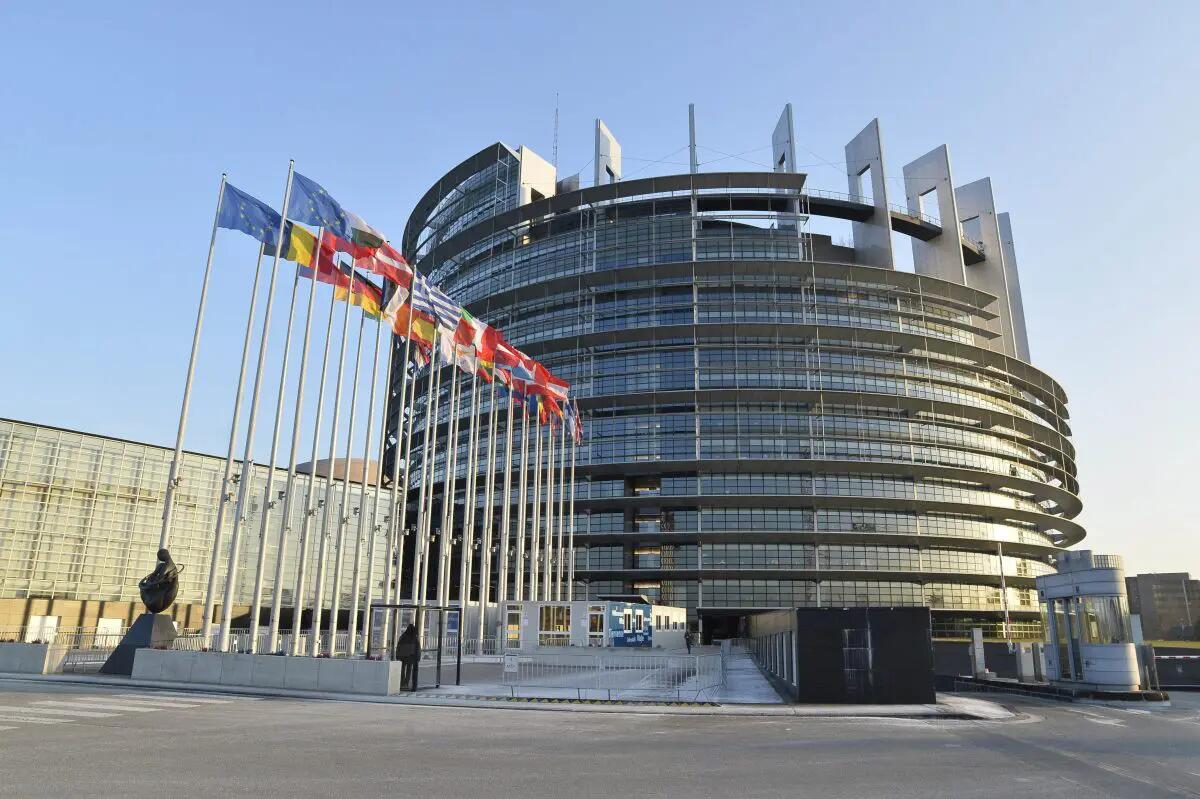 Ue, Parlamento chiede 10 miliardi in più per affrontare le crisi -
