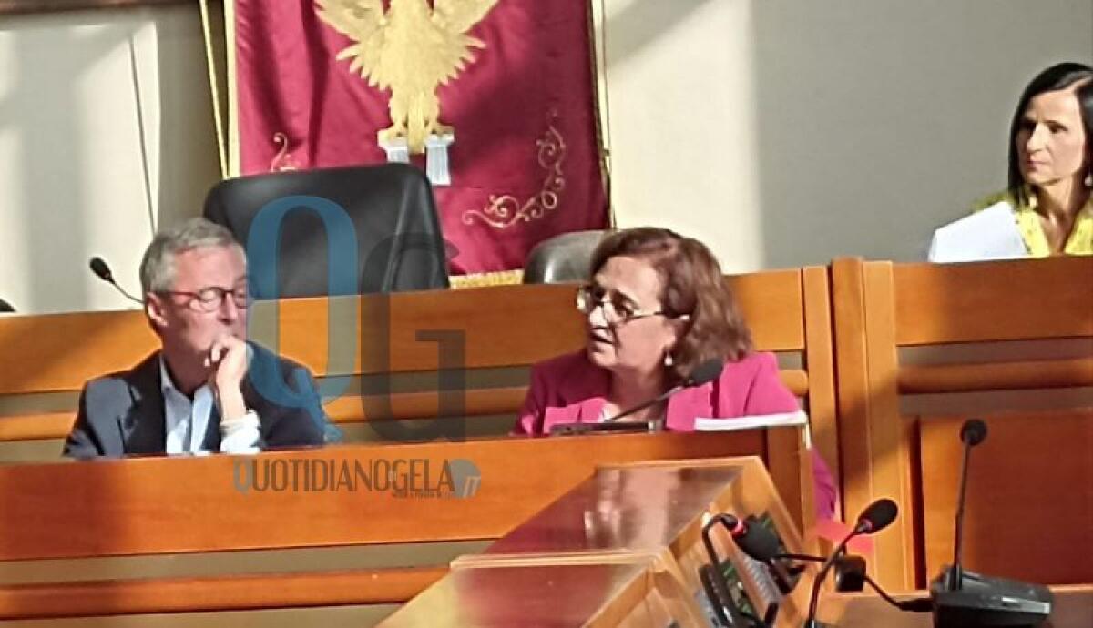 Crisi finanziaria, settore bilancio al segretario Ferro: interim per urbanistica e patrimonio - Greco e il segretario Ferro