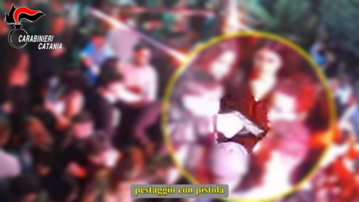 Risse in discoteca a Catania, a capo gang 15enne imparentato col boss -