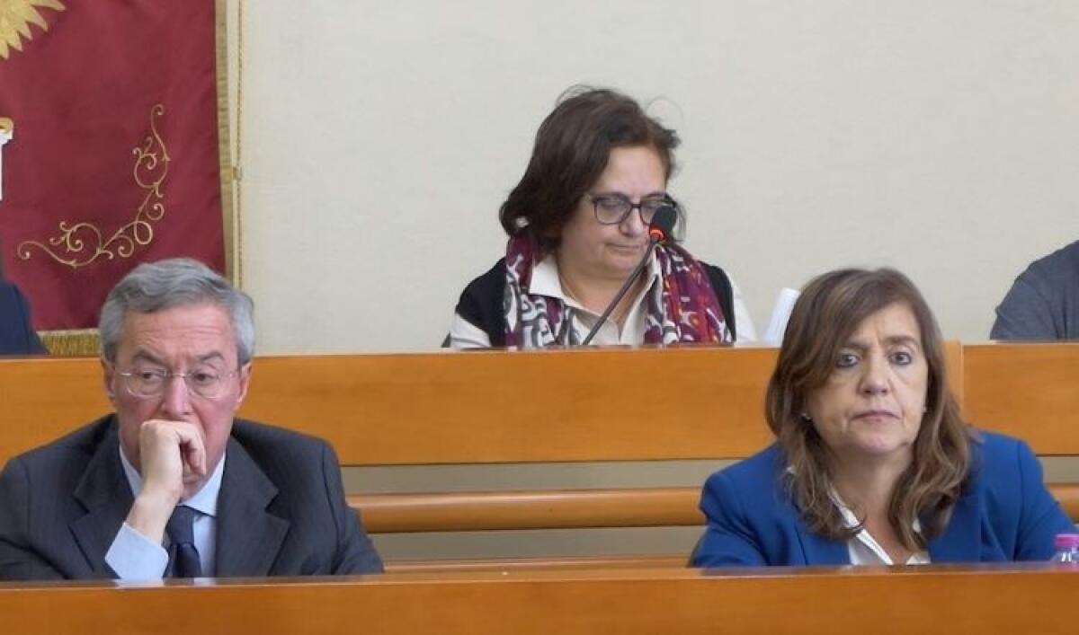 Dissesto, in municipio prosegue lavoro per rendiconto: poi toccherà a Osl, revisori in commissione - Il sindaco Greco e l'assessore al bilancio Faraci 