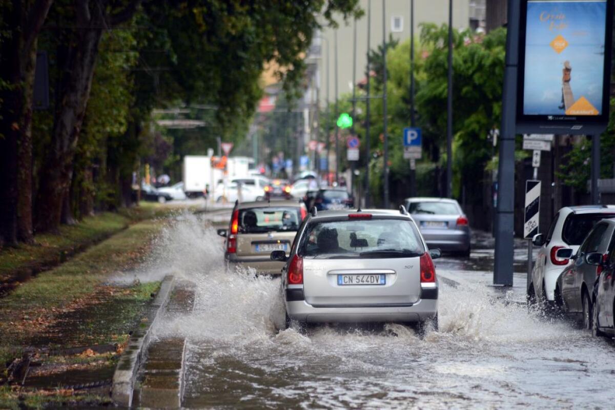 Maltempo a Milano, esondato il Seveso a Niguarda. Allagati sottopassi - 