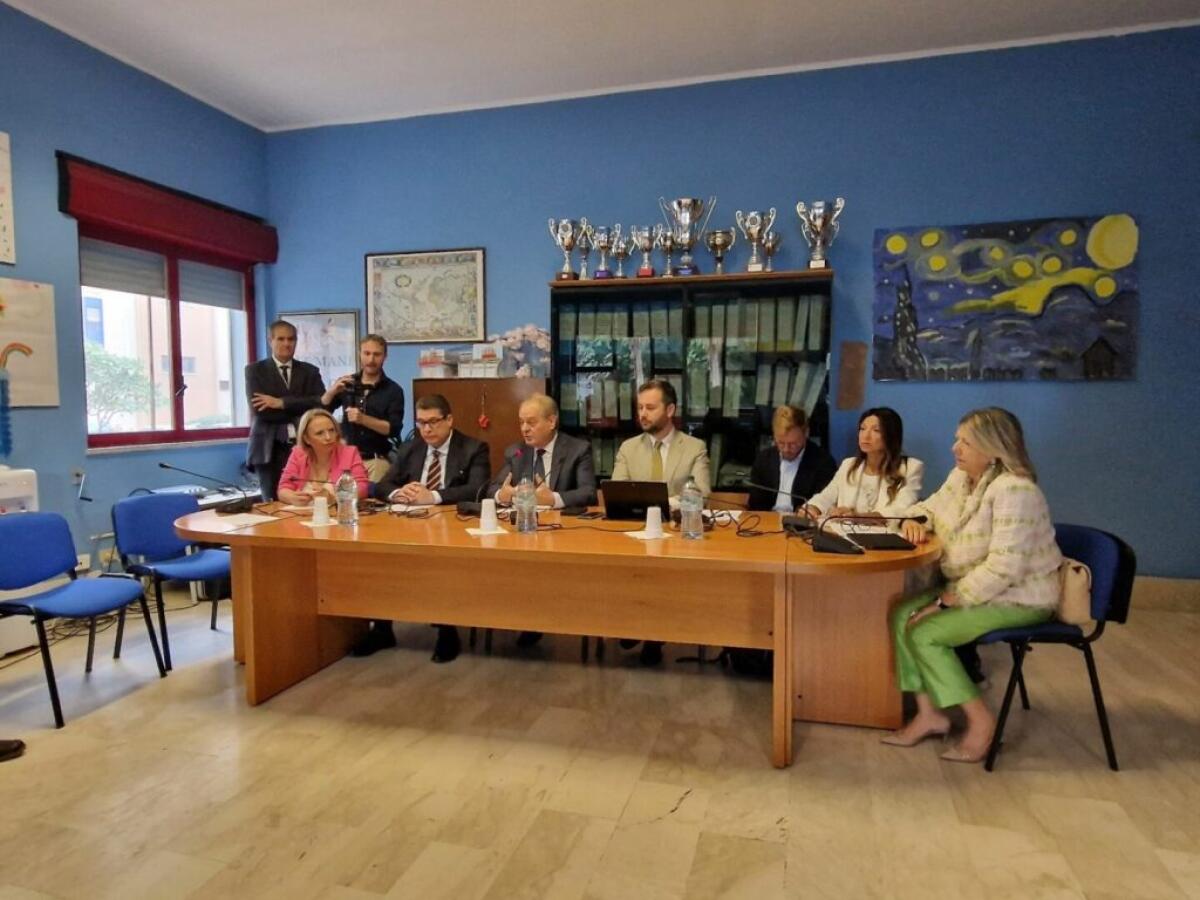 Emergenza droga a Palermo, seduta dell’Antimafia in scuola del quartiere Sperone - 