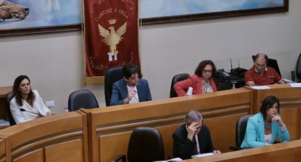 Progetti a rischio, Morselli in aula: "Difficoltà enormi, ex dirigente non accertava finanziamenti" - Morselli e Greco in consiglio comunale