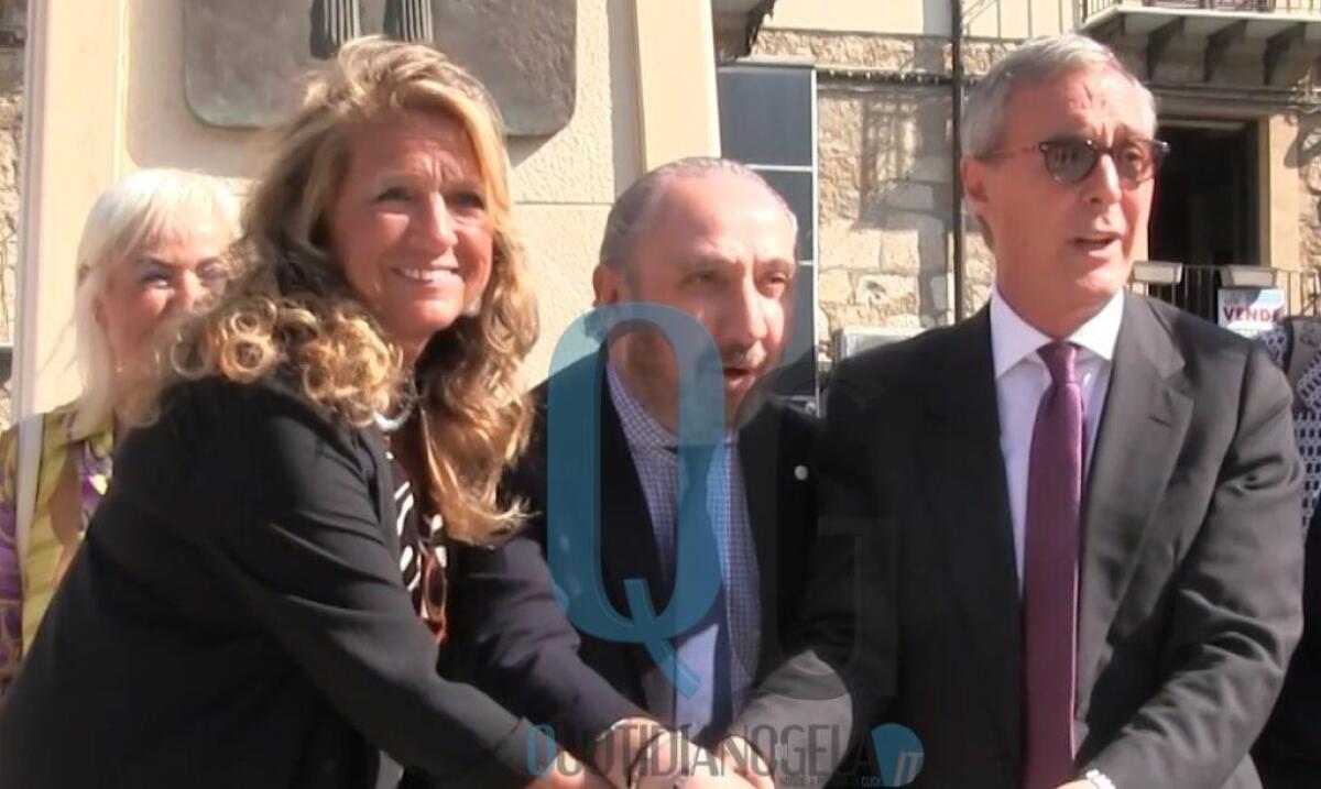 Ato rifiuti, "contro di me accuse strumentali": Greco, "ritardo servizio rifiuti non per colpa nostra" - Il sindaco Greco insieme al manager Impianti Giovanna Picone e al presidente Srr Vincenzo Marino